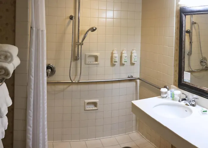 Hotel Wingate By Wyndham - Complimentary Area Shuttle