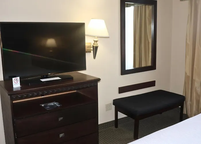 Wingate By Wyndham - Complimentary Area Shuttle Hotel 3*