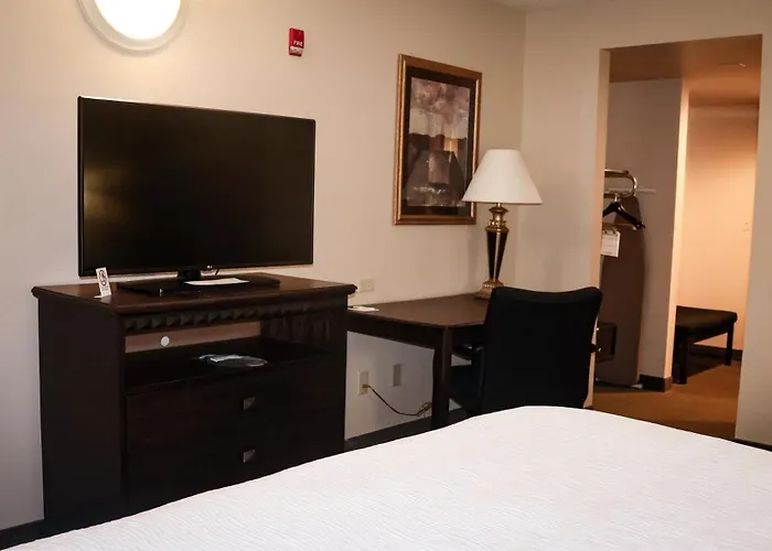 Wingate By Wyndham - Complimentary Area Shuttle Hotel 3*