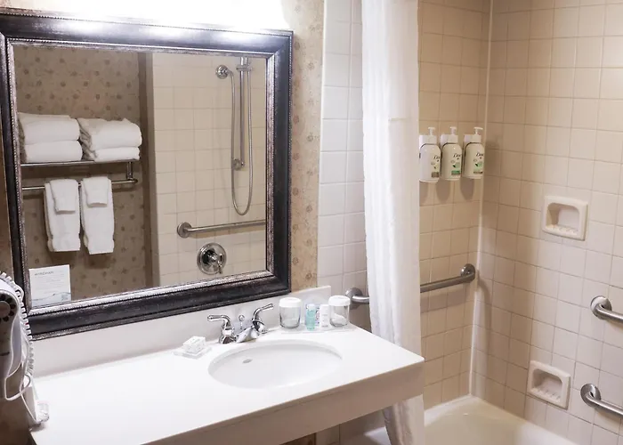 Wingate By Wyndham - Complimentary Area Shuttle Peoria