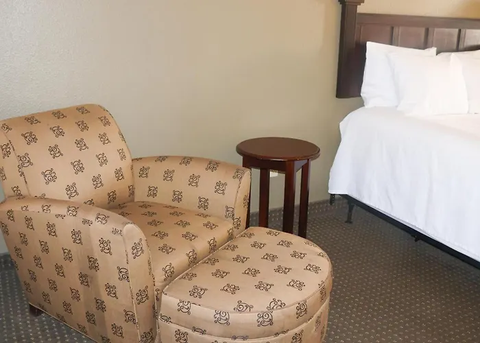 Wingate By Wyndham - Complimentary Area Shuttle Hotel