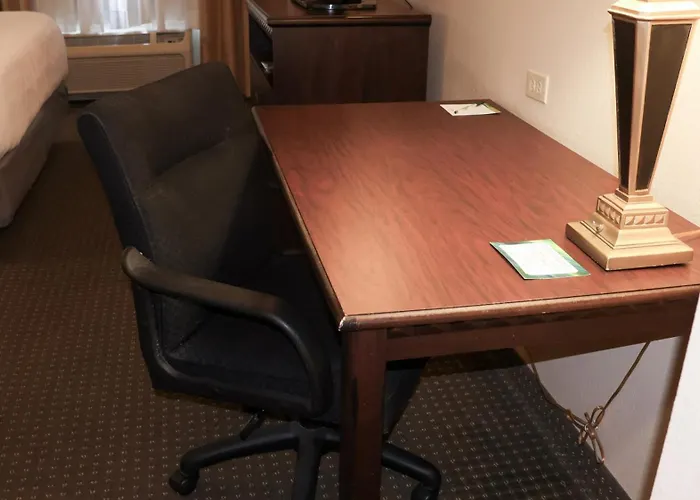Hotel Wingate By Wyndham - Complimentary Area Shuttle