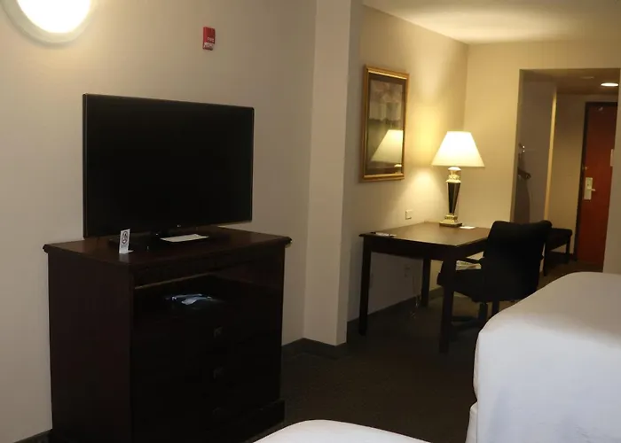 Wingate By Wyndham - Complimentary Area Shuttle 3*