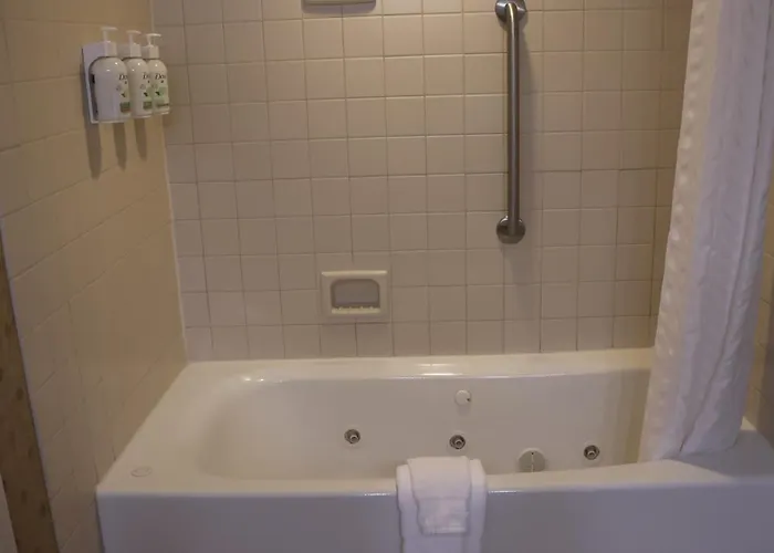 Wingate By Wyndham - Complimentary Area Shuttle 3*