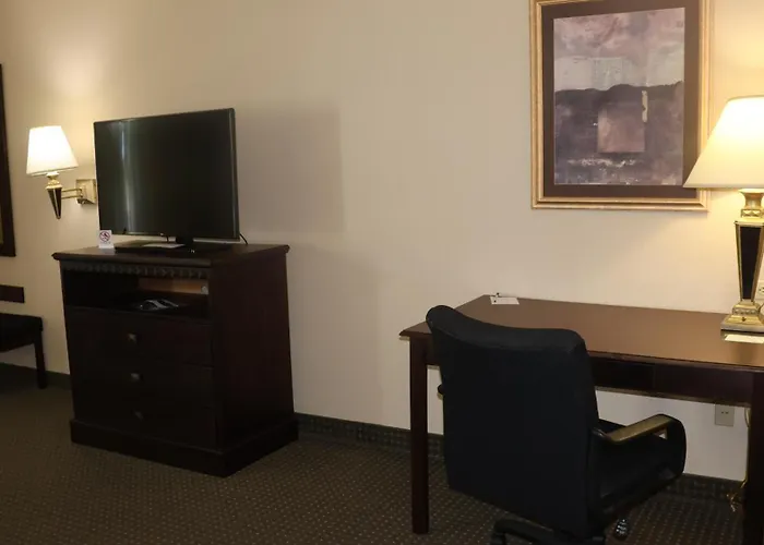 Hotel Wingate By Wyndham - Complimentary Area Shuttle 3*
