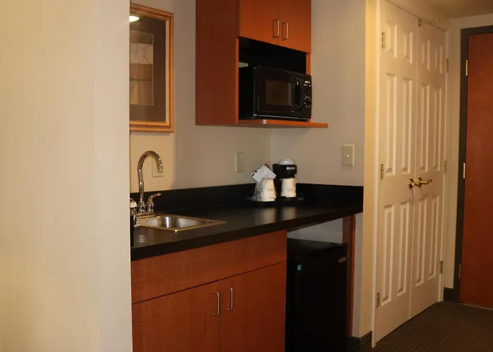 Wingate By Wyndham - Complimentary Area Shuttle Hotel Peoria