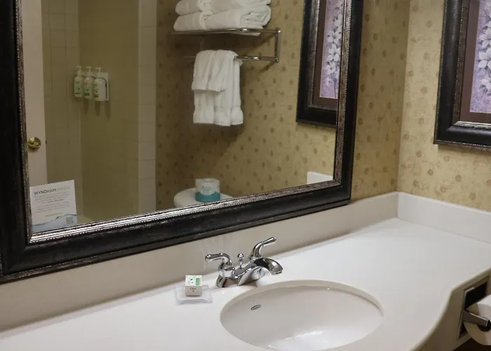 Wingate By Wyndham - Complimentary Area Shuttle Hotel Peoria