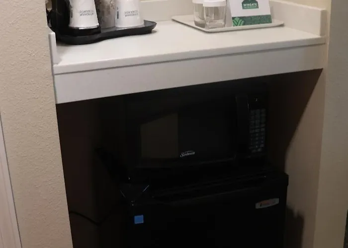 Wingate By Wyndham - Complimentary Area Shuttle Peoria