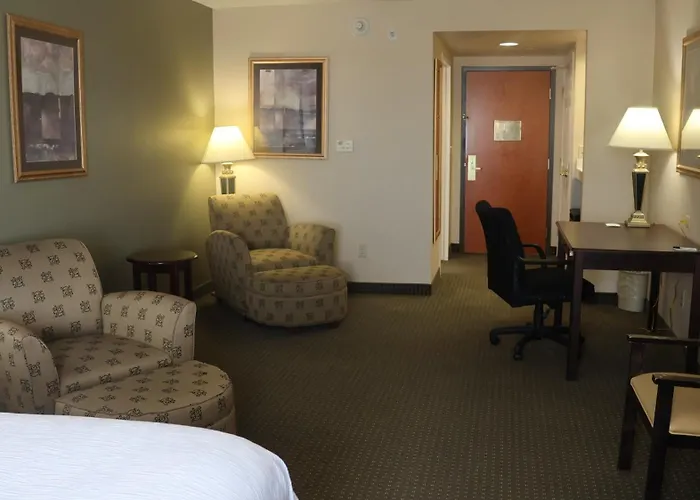 Wingate By Wyndham - Complimentary Area Shuttle