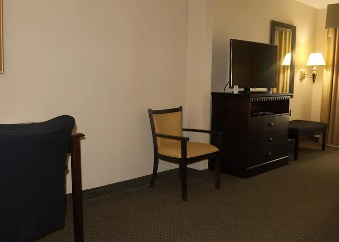 Wingate By Wyndham - Complimentary Area Shuttle Hotel
