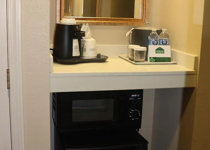 Wingate By Wyndham - Complimentary Area Shuttle Hotel Peoria