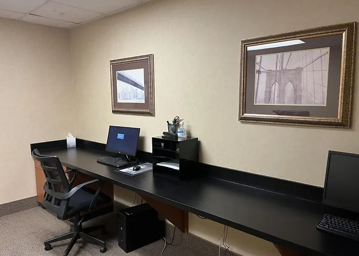Wingate By Wyndham - Complimentary Area Shuttle