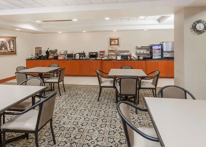 Wingate By Wyndham - Complimentary Area Shuttle 3*