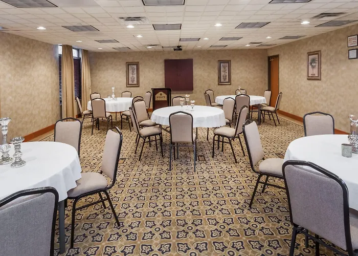 Wingate By Wyndham - Complimentary Area Shuttle Hotel 3*