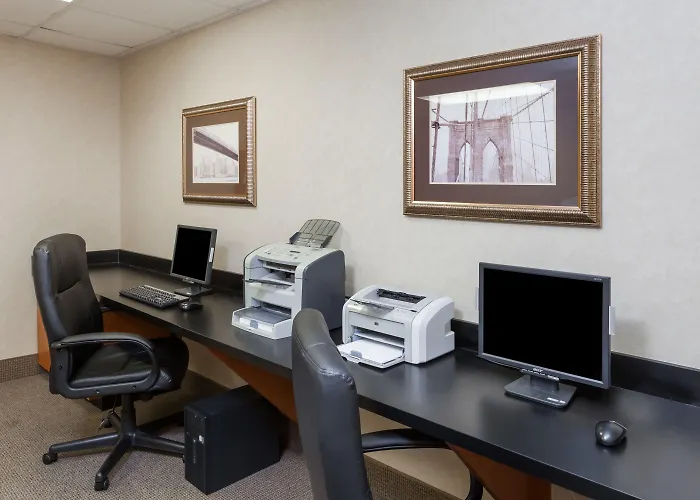 Wingate By Wyndham - Complimentary Area Shuttle