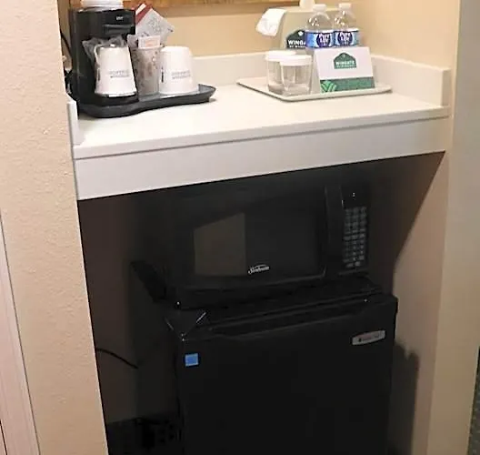 Hotel Wingate By Wyndham - Complimentary Area Shuttle