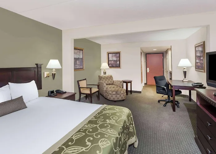 Wingate By Wyndham - Complimentary Area Shuttle Peoria